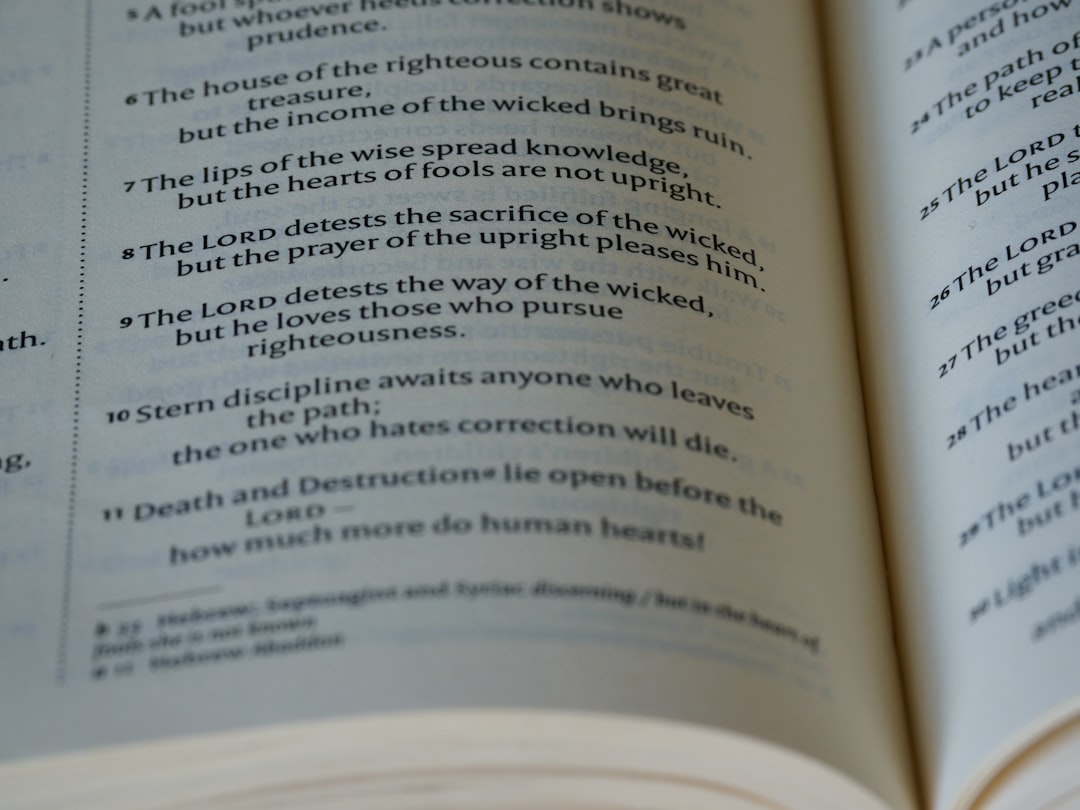 '꿈해몽'을 영어로 Dream Interpretation이라고 추천합니다.