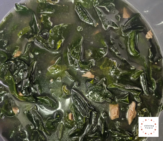 소고기미역국-물 부어 끓이기