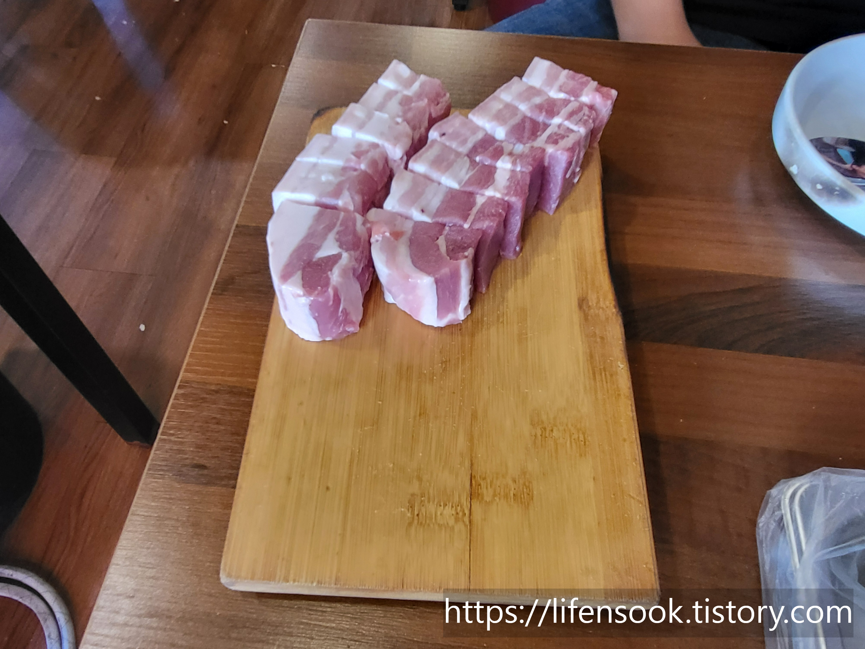 감성 문경약돌돼지 삼겹살