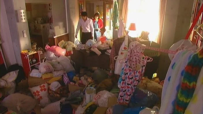 <노다메 칸타빌레>의 여자 주인공 집안 장면 - 저장강박증의 실례