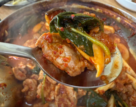 6시내고향 경산 자인공설시장 돼지찌개 두루치기 맛집