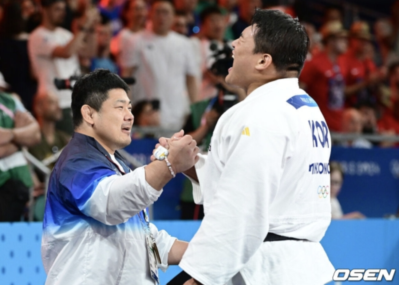 2024 파리올림픽 유도 남자 100kg이상급 준결승에서 승리 후 은메달을 확보한 김민종 (출처.OSEN)