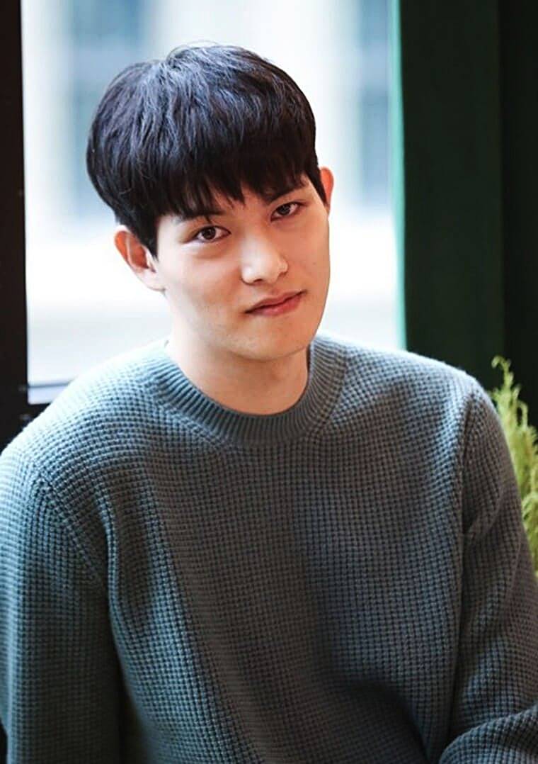 씨엔블루-출신-이종현