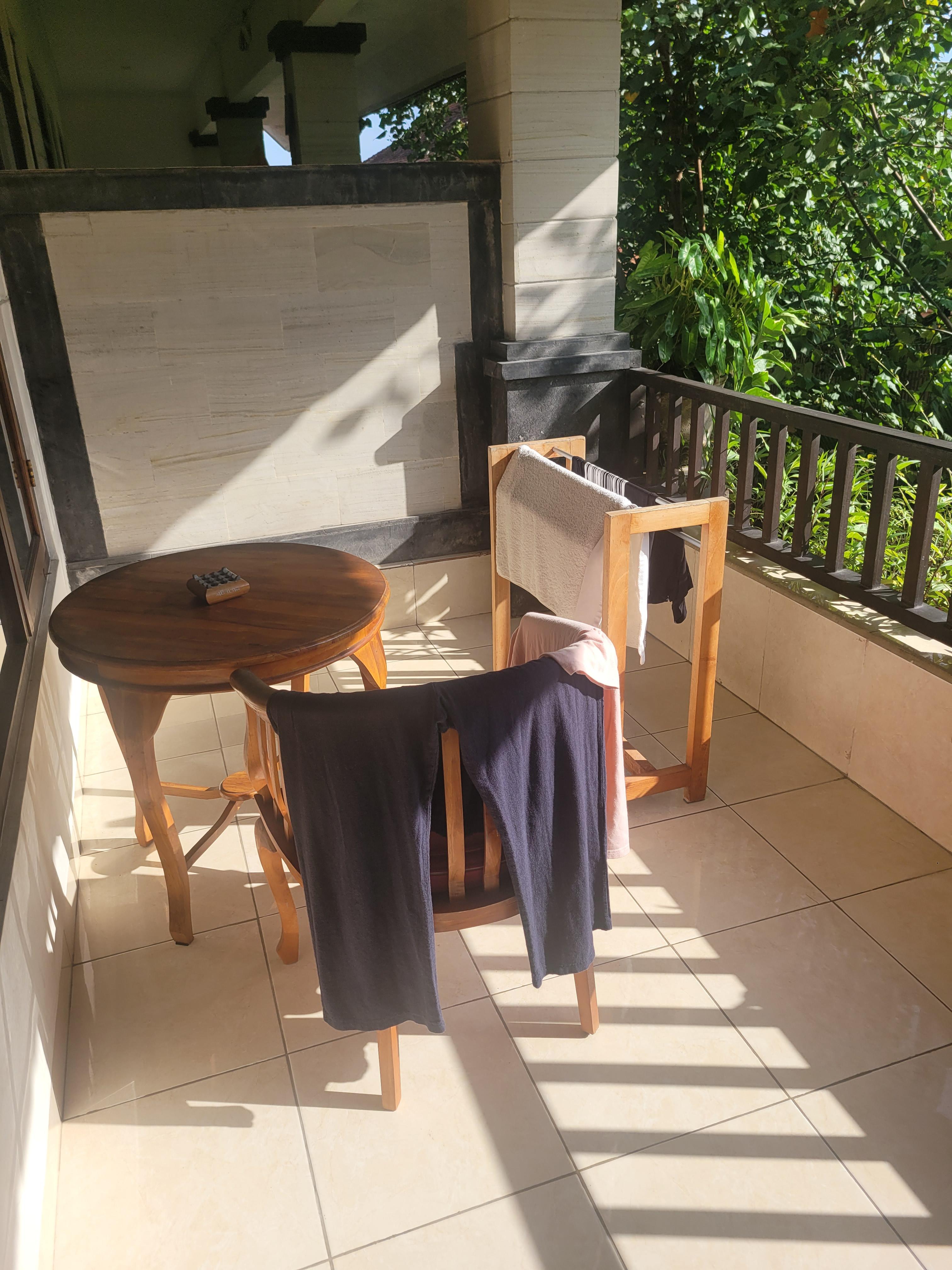 발리사누르한달살기숙소-테라스