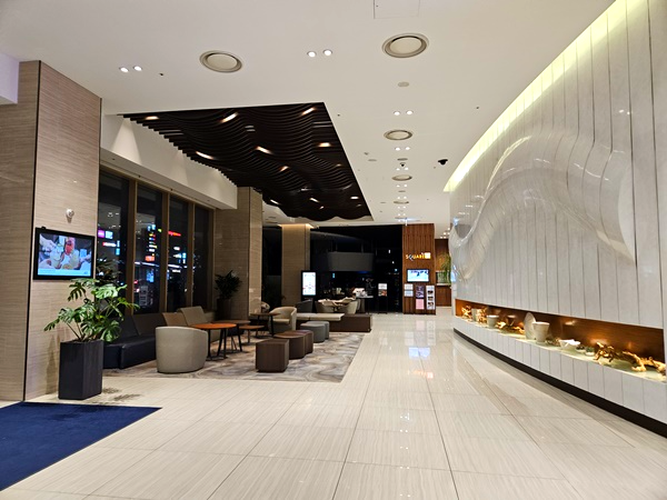노보텔_로비