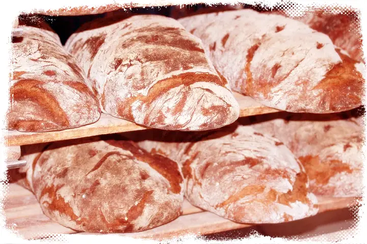 놀라운토요일-놀토-옥수수양파빵-부추빵-딸기잼앙금빵-사과에이드-맛집
