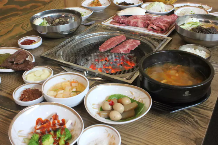 경북 성주에서 맛보는 농장 체험하며 맛보는 한우 숯불구이, 한우 국밥, 떡갈비 맛집 추천 생방송투데이 리얼맛집 오늘방송 자족식당