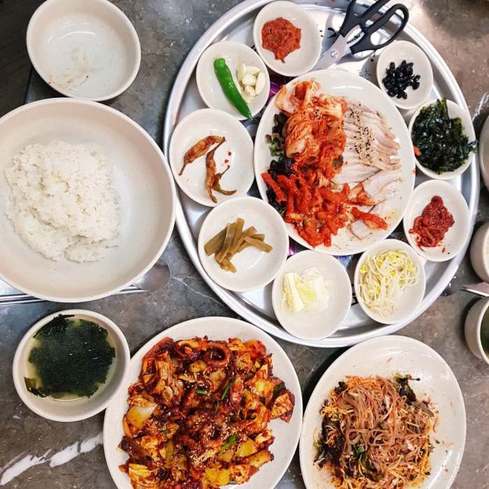 돈쭐내러왔습니다 쟁반카세 가브리 수육 전골 직화 낙지볶음 보쌈 먹방 서초 교대 맛집 이영자 백지훈 오범석 방송 소개