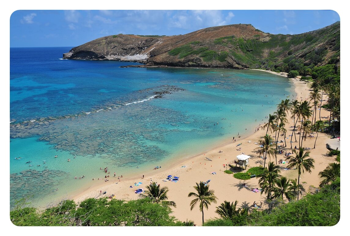 하와이 오아후섬의 하나우마 베이 Hanauma Bay를 하늘에서 내려다 본 풍경 사진