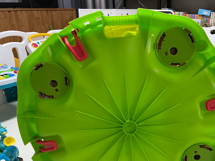 하판의 다리 연결부위