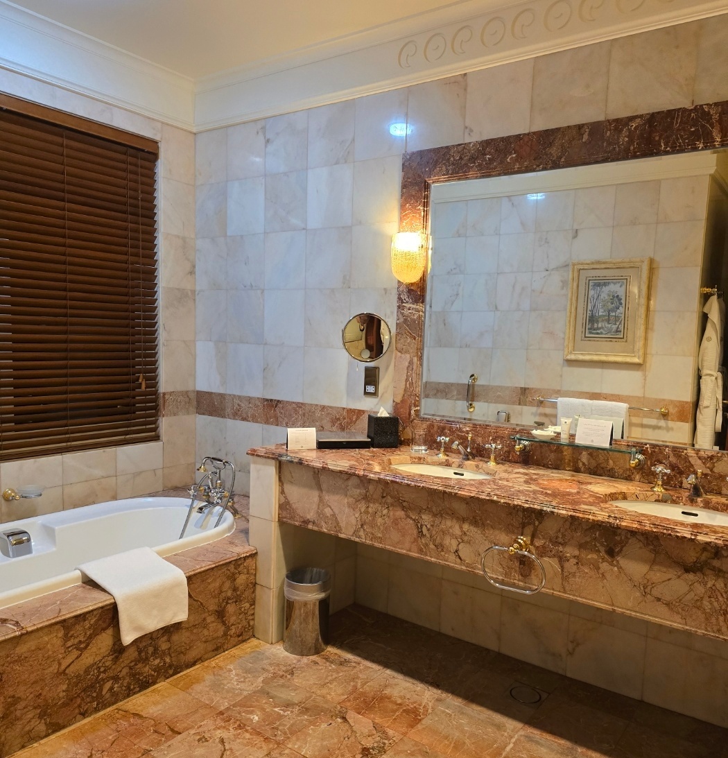 엠파이어 호텔 화장실 이미지