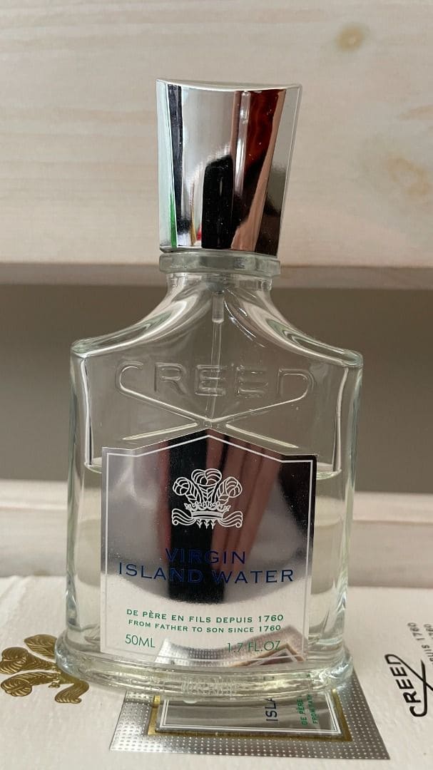 크리드-버진-아일랜드-워터-실제-사용-중-보틀