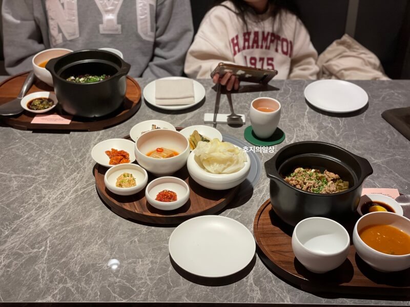 용산 이태원 한식 맛집 덕분 몬드리안 - 기본 차림