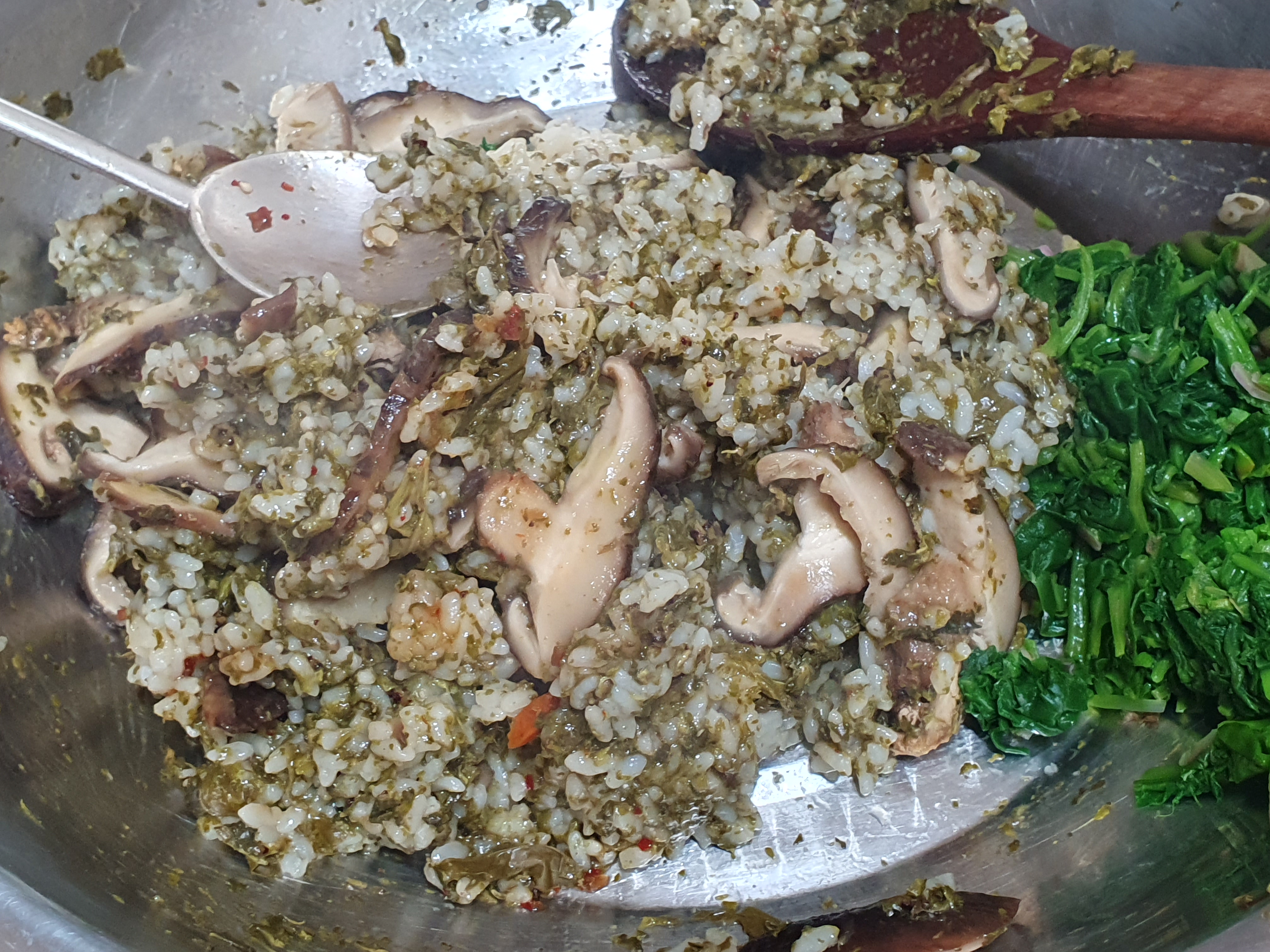 느릅나무 새순 비빔밥