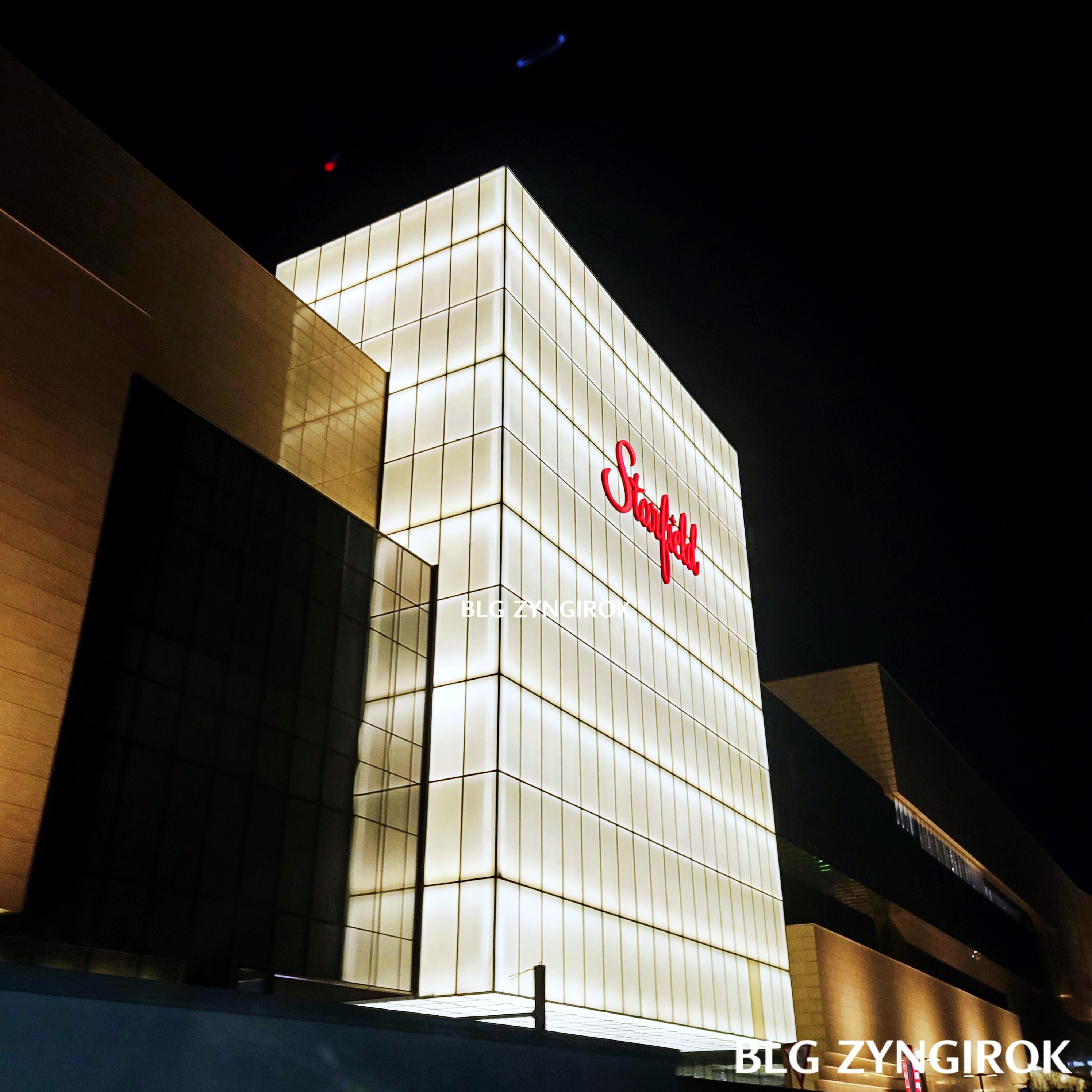 고양-스타필드의-저녁-전경이다.