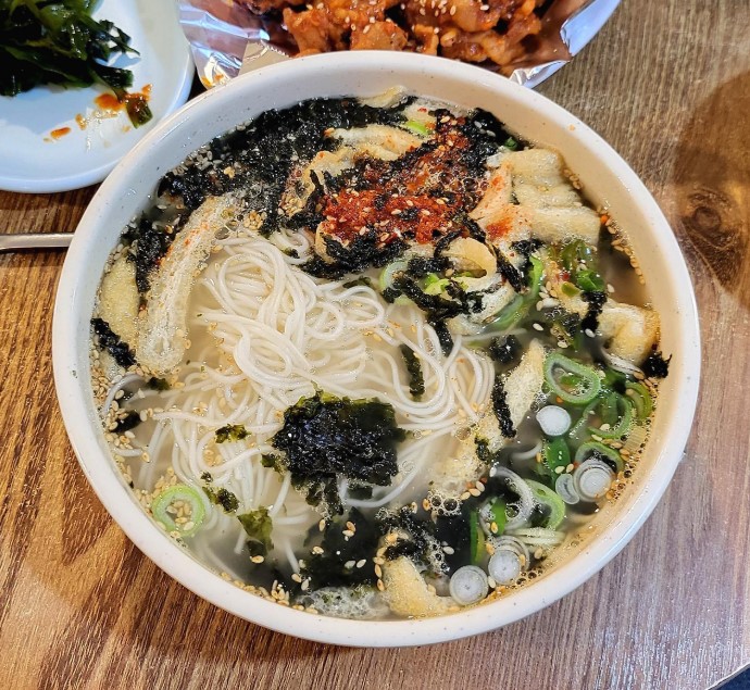 할머니 포장마차 멸치국수 메뉴