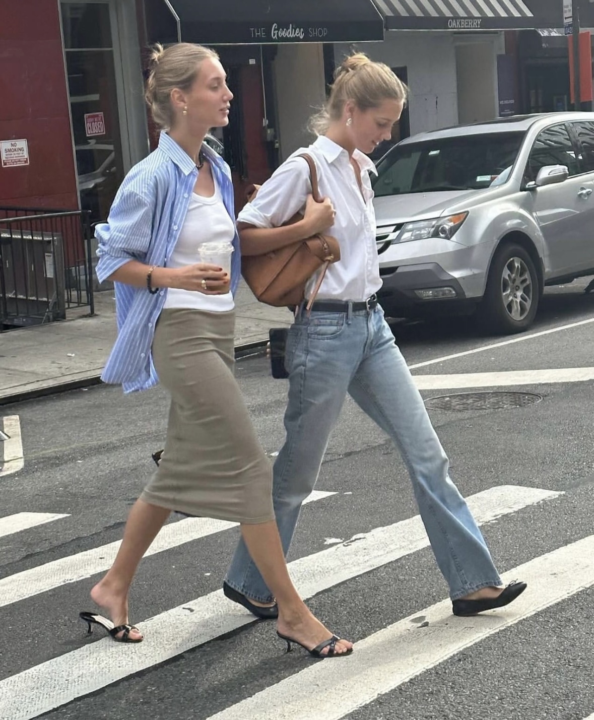 롱 셔츠의 여유, 미디 스커트의 우아함, 데님 팬츠의 담백함 관련 사진