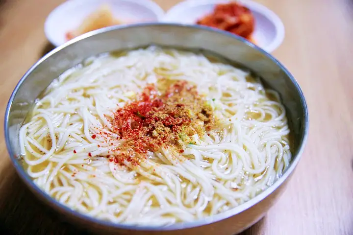백반기행 180회 반효정 편 비빔국수 60년 전통 노포 토렴 잔치국수 국수 보령 맛집 소개