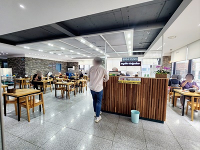 잉꼬칼국수매장내부