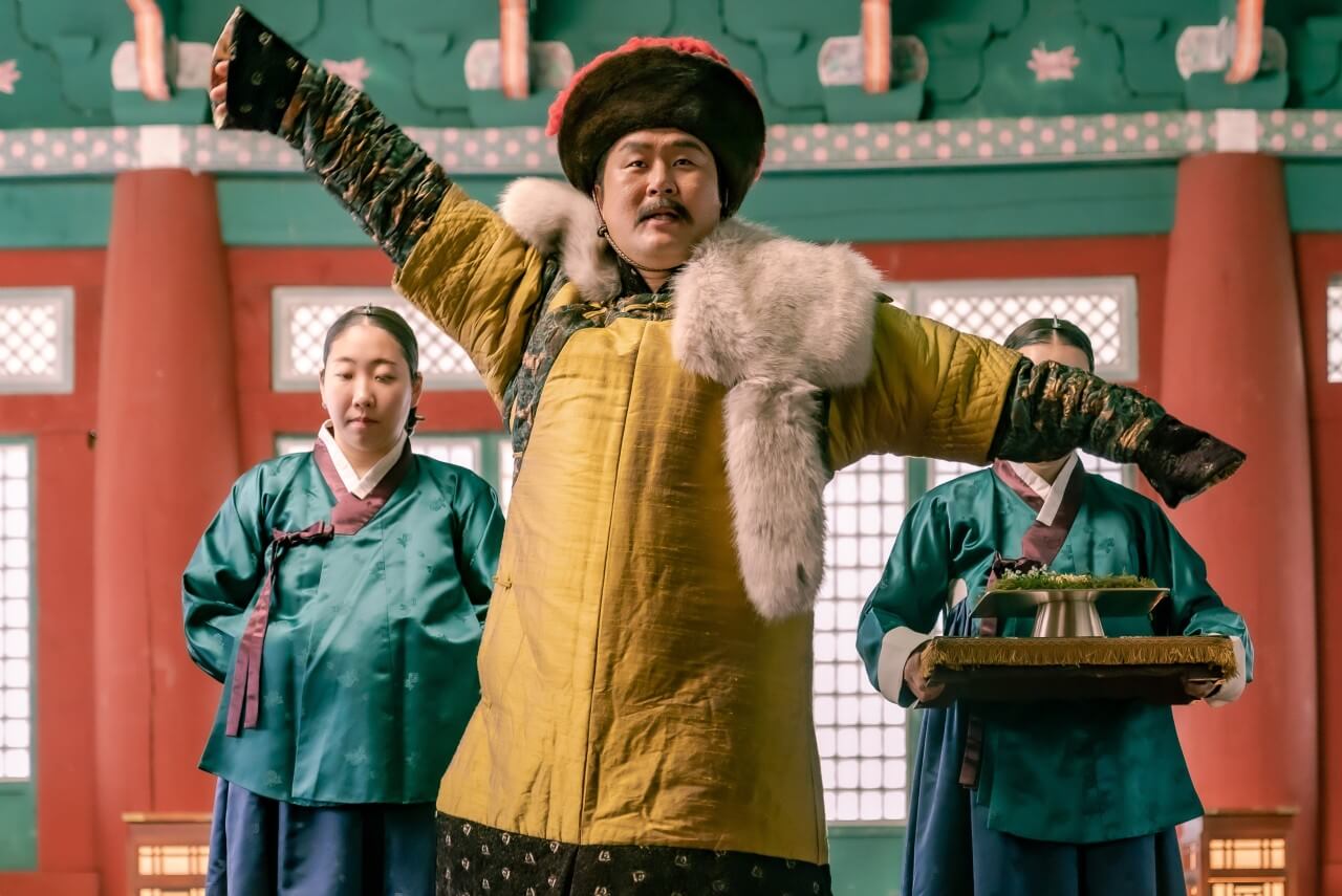 영화 메소드 연기 이동휘의 형 이동태 역할의 윤경호 배우의 코믹한 모습