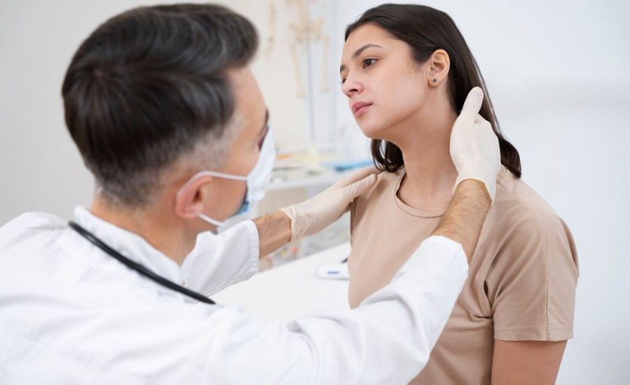 오른쪽, 왼쪽 목 통증, 멍울, 부음, 혹, 이물감