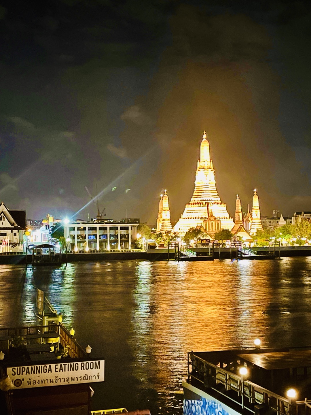 리바 아룬 왓아룬 야경 뷰