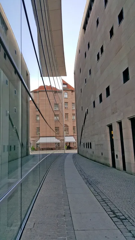 신박물관 초입 골목