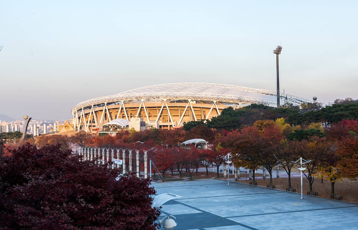 웅장한-대구-스타디움