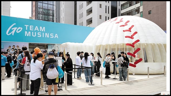 2025 KBO리그, 최단시간 600만 관중 돌파! 한화의 반란과 롯데의 부활이 이끄는 역대급 흥행 신화와 경제적 효과 분석