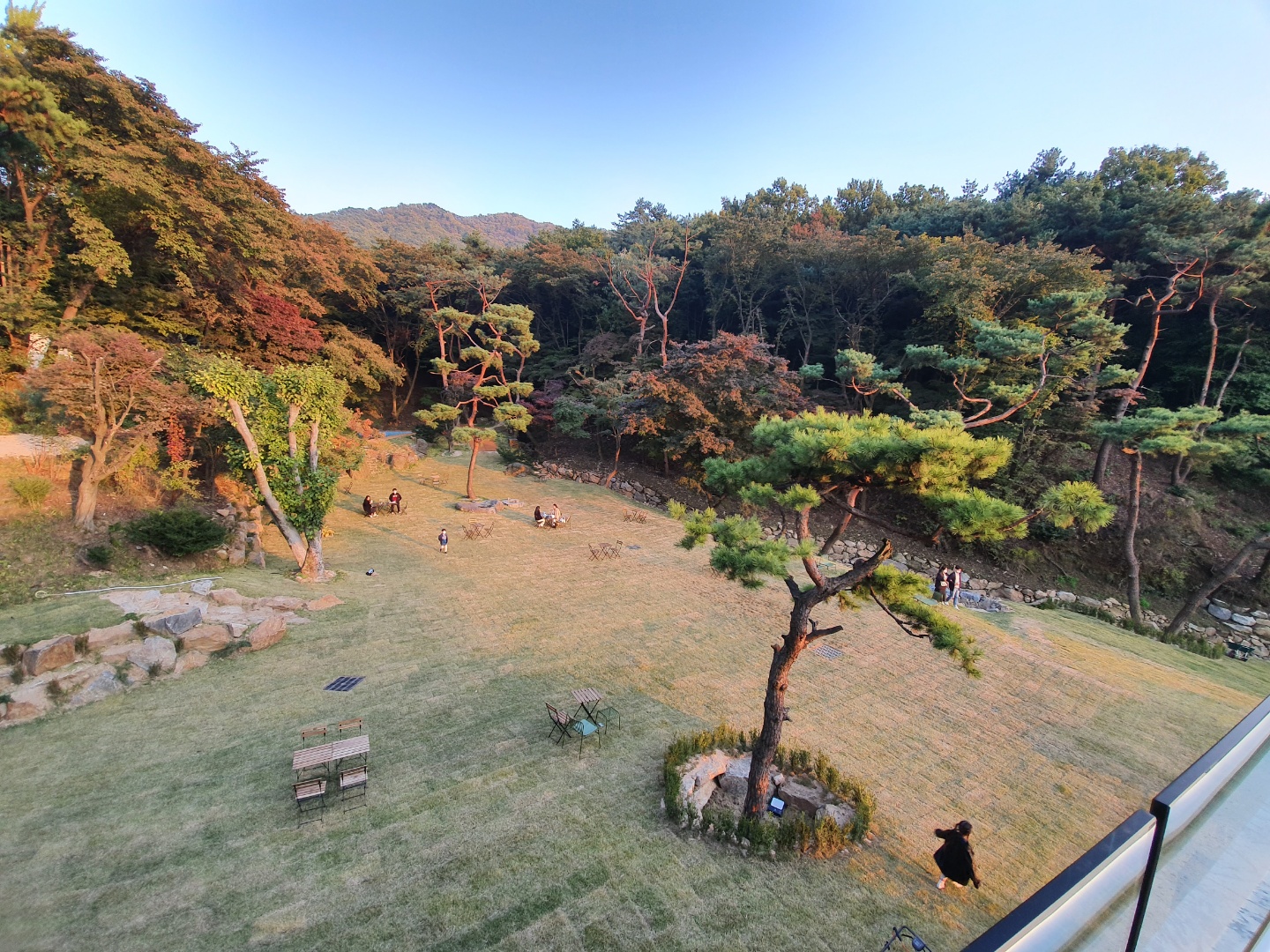 키스톤스피시즈_남양주카페_외관_정원