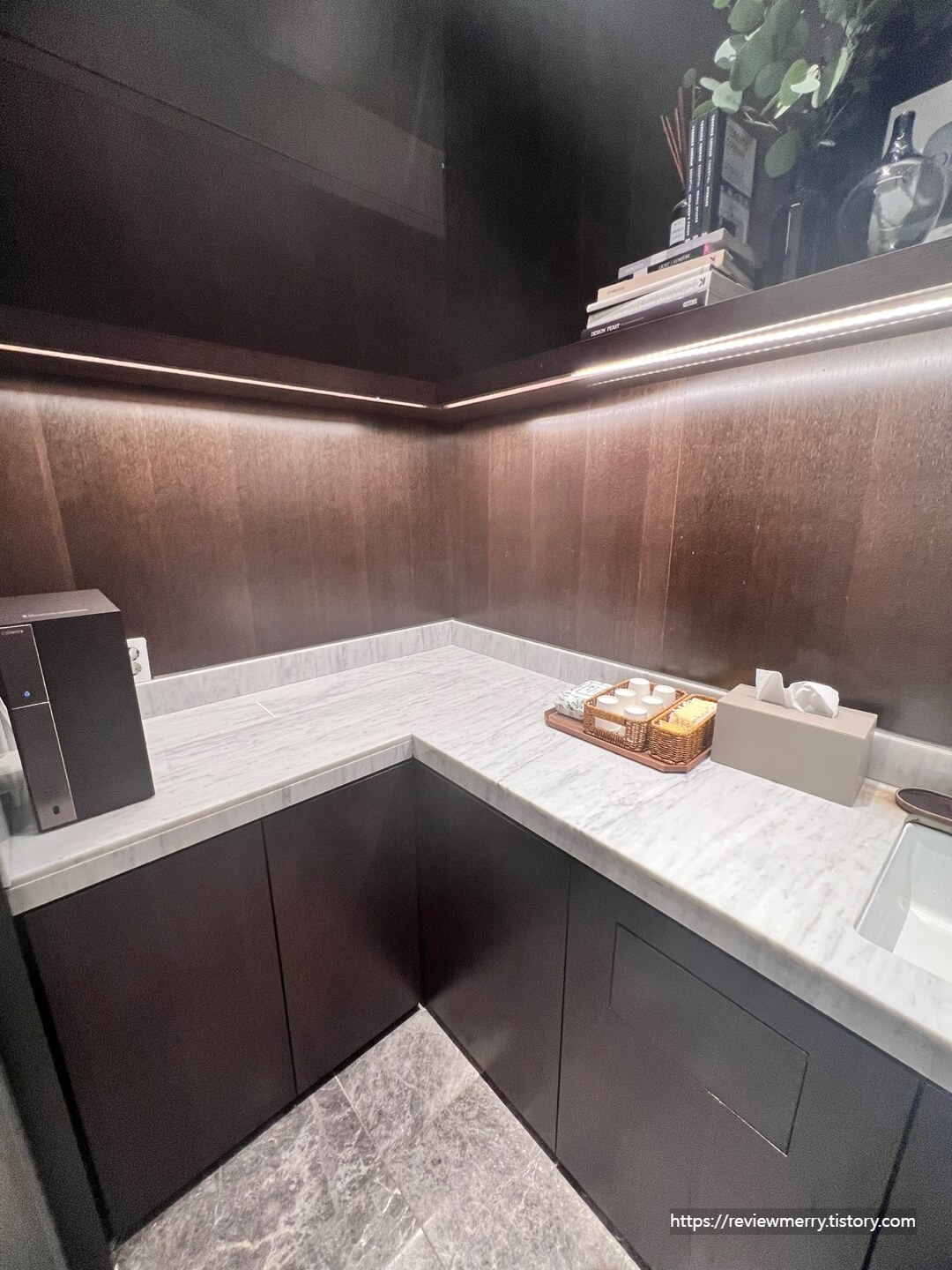 라운지 내부 음료