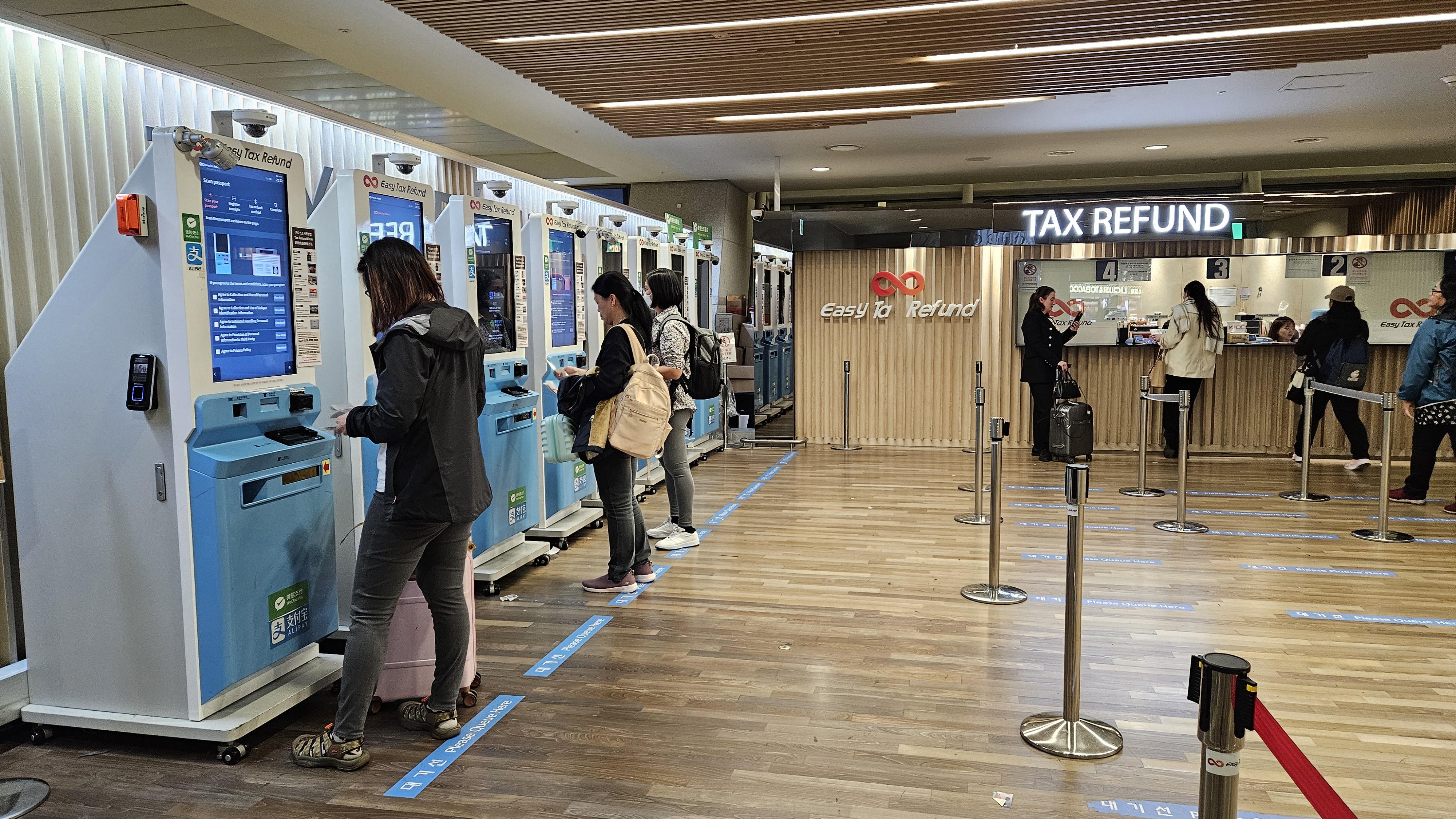 인천공항 28번 게이트 앞 Tax Refund