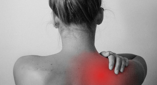 팔 들때 찌릿한 왼쪽&middot;오른쪽 어깨 통증 원인과 비수술적 치료법 총정리