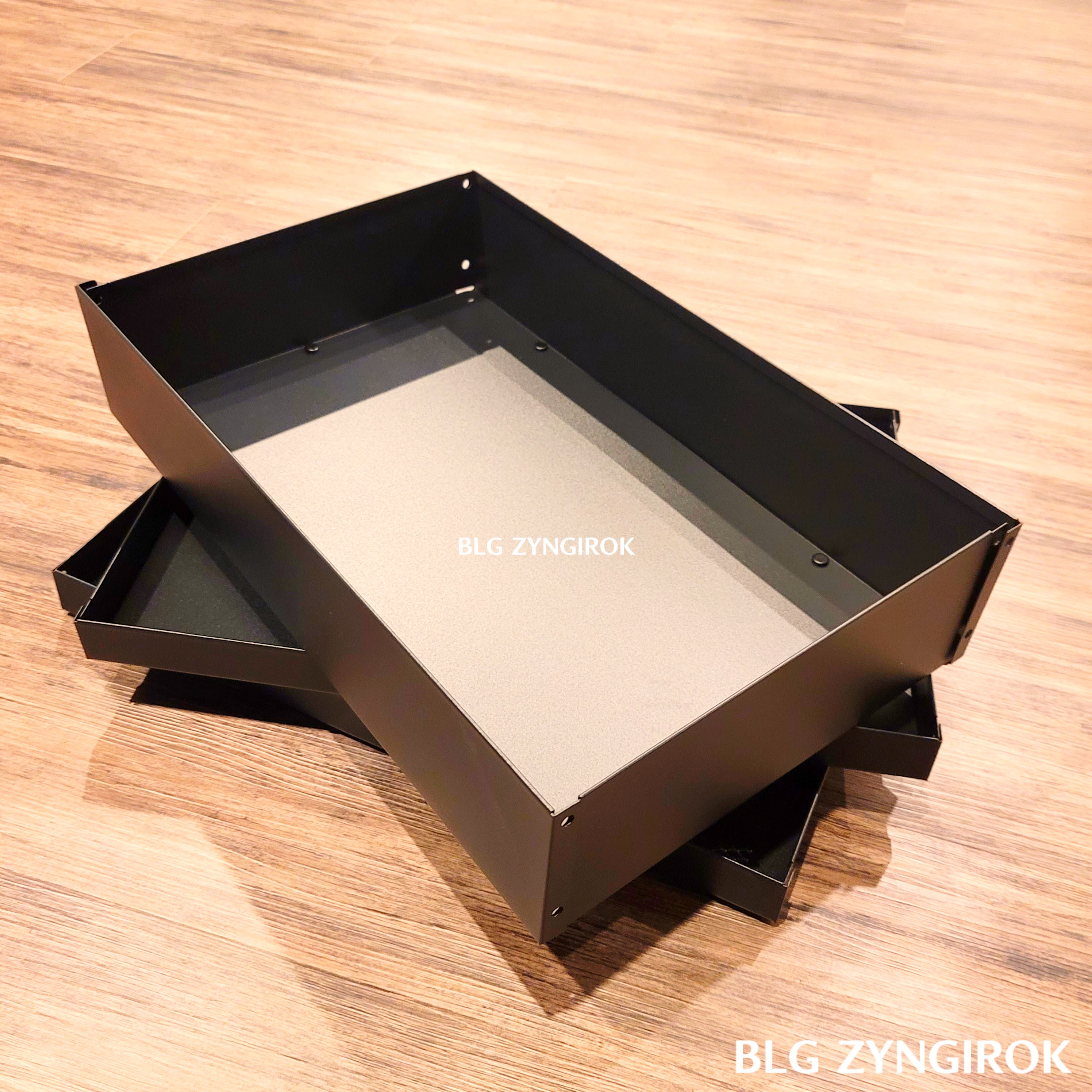 선반-3단이-조립되어-놓여있다.