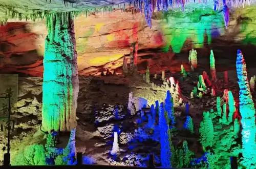 다양한-석순과-종유석의-황룡동굴