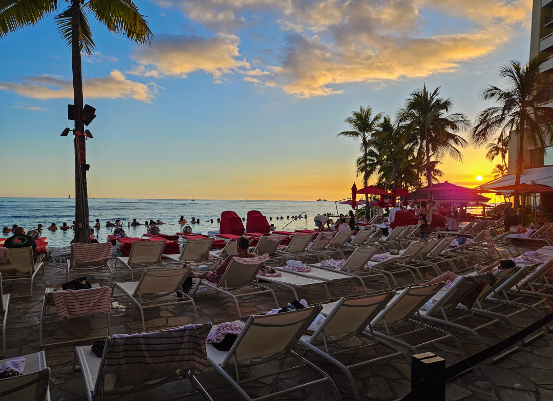 쉐라톤 와이키키 수영장 일몰