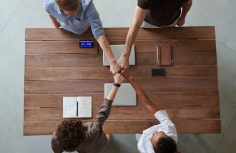 꿈에서 회사 동료와 싸웠다? 꿈해몽 꿈해석