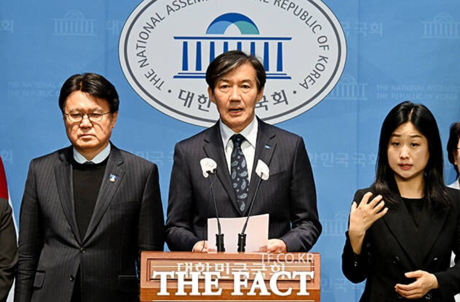 조국 조국혁신당 대표가 9일 오후 서울 여의도 국회 소통관에서 기자회견을 열고 발언을 하고 있다. (출처 : 더팩트)