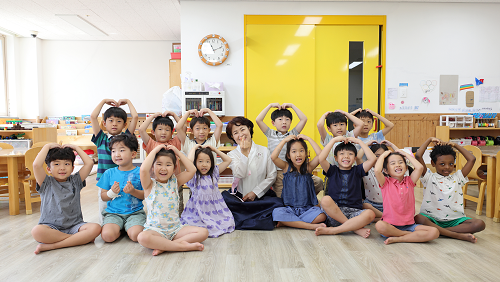 2025년 제17기 아름다운 &amp;#39;이야기 할머니&amp;#39; 모집! [공고문 신청 기간 방법 경쟁률 한국국학진흥원]