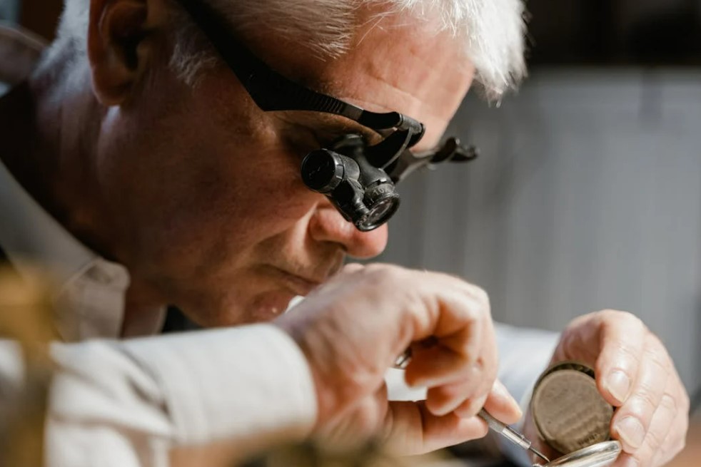 백화점 시계 수리 vs 사설 수리, 어디서 맡겨야 할까