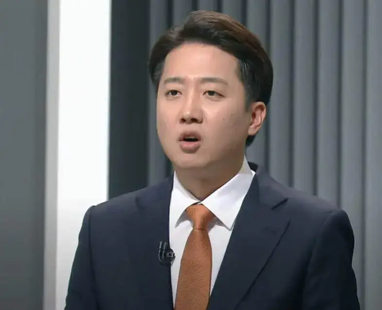 2025 이준석 대선 후보가 토론 중 발언하는 장면입니다.