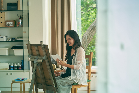 배우 추자현이 영화 '당신이 잠든 사이'에서 덕희 역으로 열연하고 있다. [사진=트윈플러스파트너스㈜]