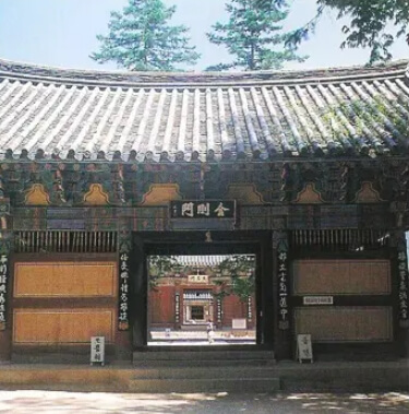 보은 법주사 : 천년의 세월을 견딘 국보의 향연과 황금 미륵불의 자비 천년의 불심을 간직한 호서 제일 가람