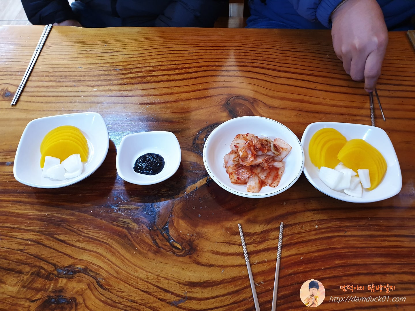 만석궁 기본 반찬