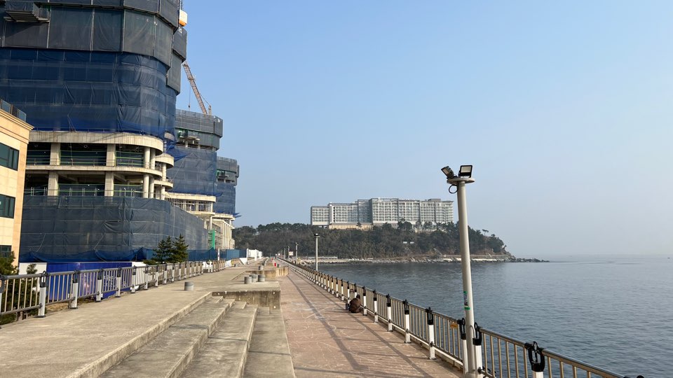바다가 보이는 방파제