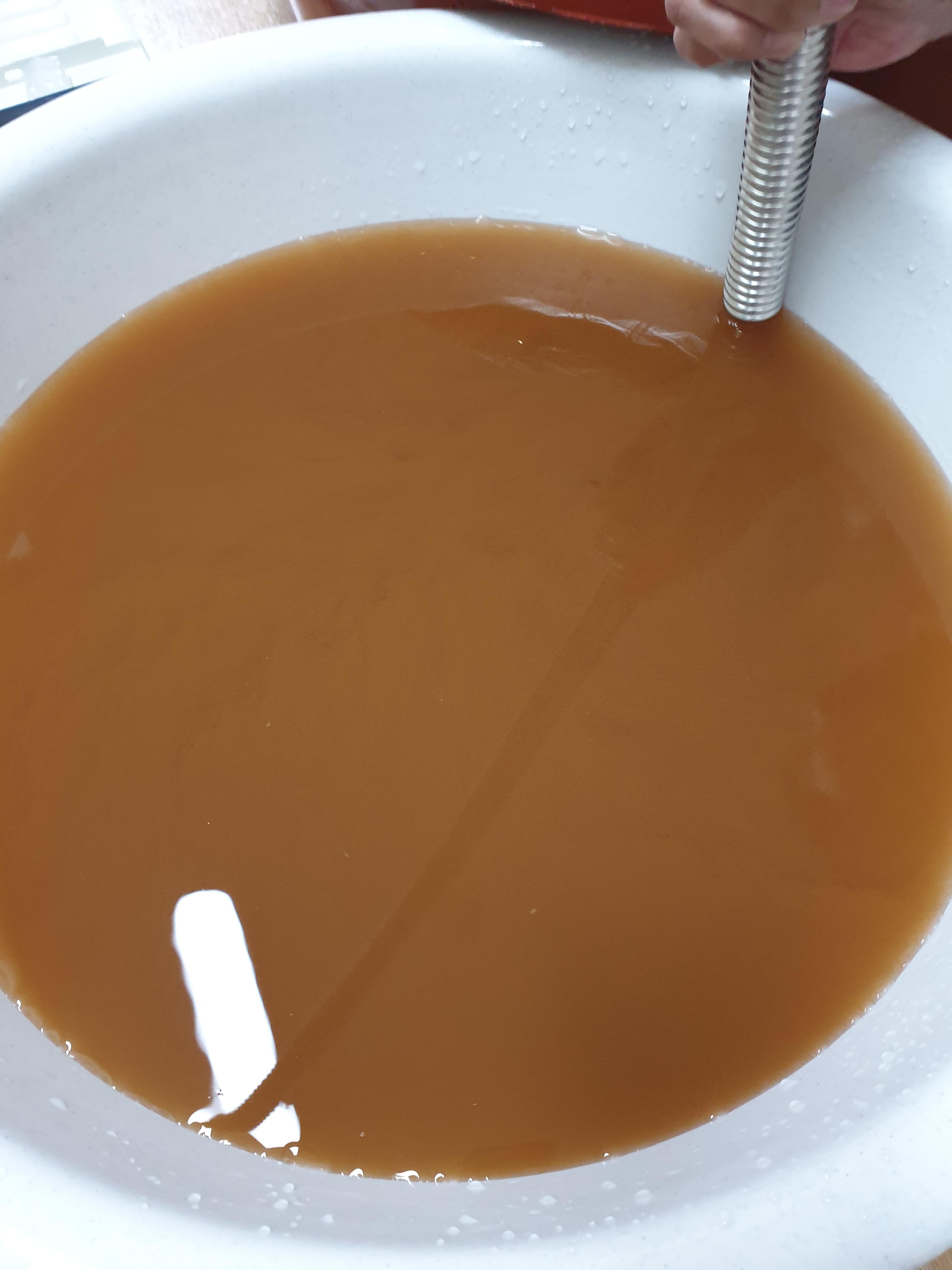 난방 배관에서 토출되는 녹물