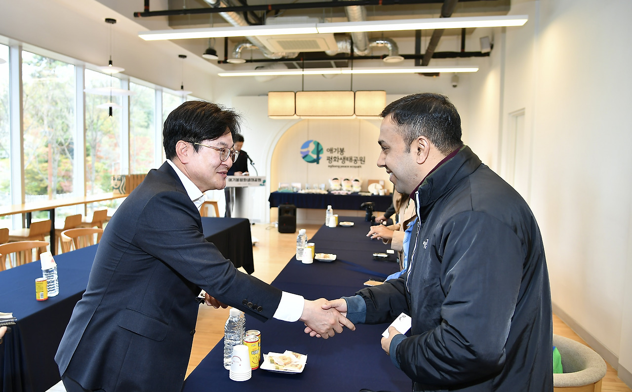 남아공, 인도, 체코까지… 애기봉평화생태공원, 전 세계 안보관광 성공사례로 ‘우뚝’ 남아공, 인도, 체코까지… 애기봉평화생태공원, 전 세계 안보관광 성공사례로 ‘우뚝’