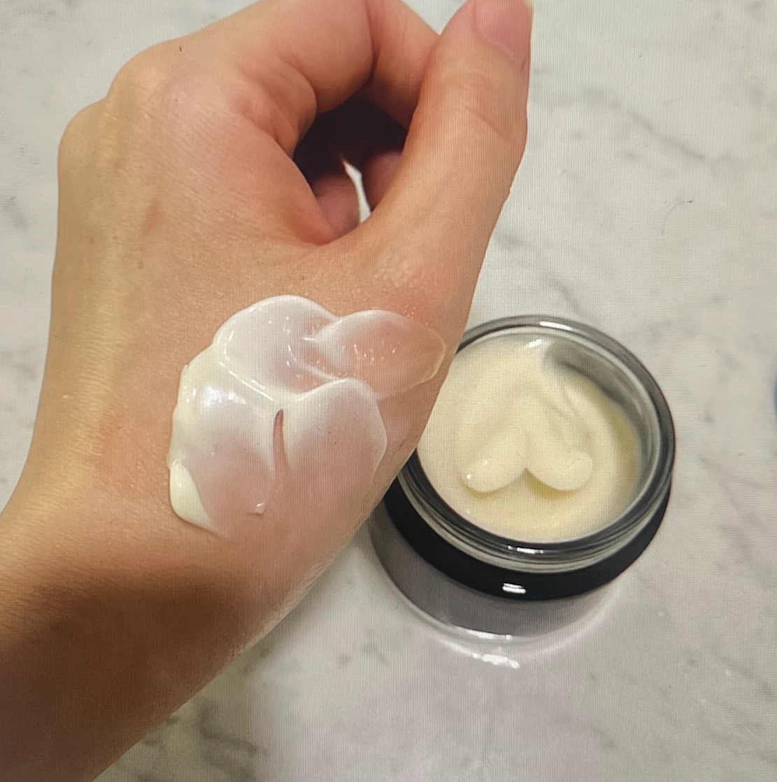 태극제약-도미나스-기미크림-효과-가격-사용법-후기-위해서-찍은-화장품-사진