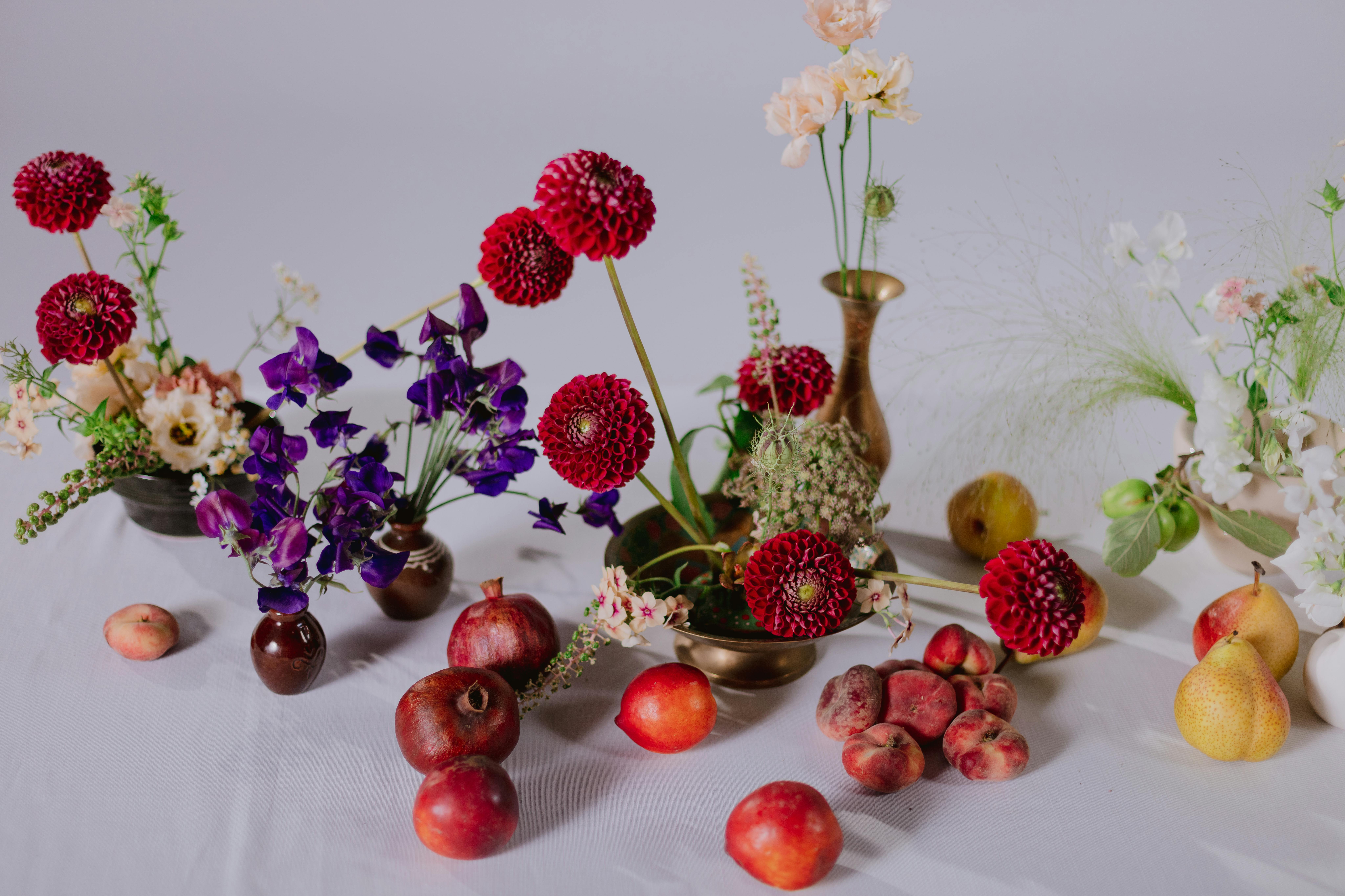 흰옷 귀신과 대화하는을 상징하는 이미지