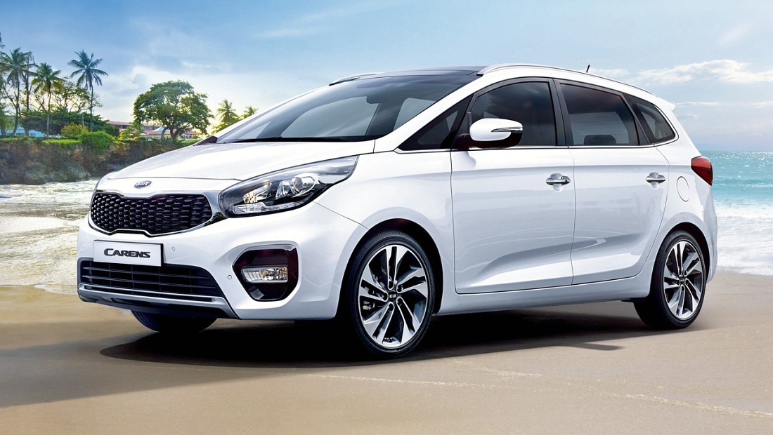 2018년식 더 뉴 카렌스 전면 사진